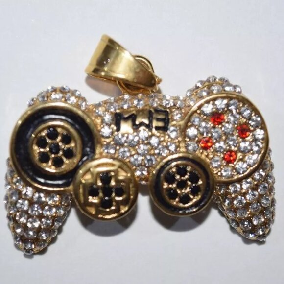 Game Controller Pendant for your Necklace. Gold Plated. Brand New. - Picture 1 of 3
